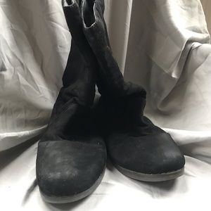 Blackjack suede boots size 4. Zipper backs.